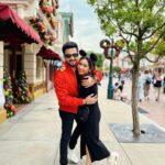 Dheeraj Dhoopar Instagram - The life of our dreams 🧿❤️ Cheers to 2024 & all the magical things yet to happen💫🍀 Disneyland, Hongkong