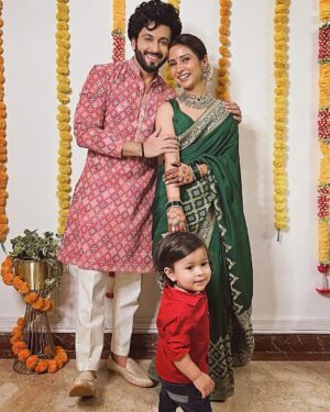 Dheeraj Dhoopar Instagram - Alexa play Oo Re Piyaaa ♥️

#Karwachauth2023

Kurta : @kalkimen