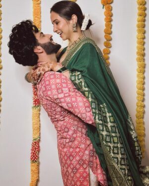 Dheeraj Dhoopar Instagram - Alexa play Oo Re Piyaaa ♥️

#Karwachauth2023

Kurta : @kalkimen