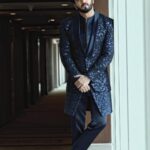 Dheeraj Dhoopar Instagram - Do you believe in love at first sight, or should I walk by again ?