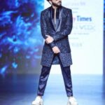 Dheeraj Dhoopar Instagram - DHEERAJ DHOOPAR X DHANESHSAMEER X BOMBAYTIMES FASHION WEEK !! MUAH : @sahil_anand_arora