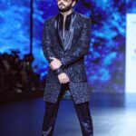 Dheeraj Dhoopar Instagram - DHEERAJ DHOOPAR X DHANESHSAMEER X BOMBAYTIMES FASHION WEEK !! MUAH : @sahil_anand_arora