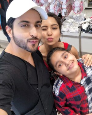 Dheeraj Dhoopar Instagram - Told you not to grow up so fast, you didn’t listen 🤦🏻‍♀️ 
But you grew up into this lovely human being that we can’t complain ❤️🧿 It’s not unknown to you & the world that we love you to bits .. you will always be our baby girl not matter how old & tall you grow !!! Happy birthday @arorasamaira29 ❤️❤️
Now move in with us na please !?!