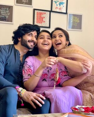 Dheeraj Dhoopar Instagram - Told you not to grow up so fast, you didn’t listen 🤦🏻‍♀️ 
But you grew up into this lovely human being that we can’t complain ❤️🧿 It’s not unknown to you & the world that we love you to bits .. you will always be our baby girl not matter how old & tall you grow !!! Happy birthday @arorasamaira29 ❤️❤️
Now move in with us na please !?!