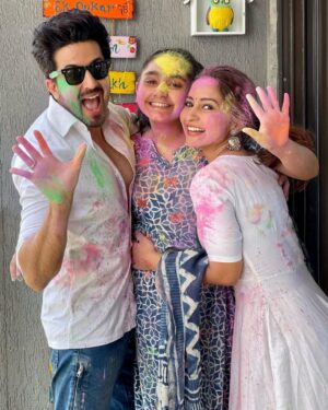 Dheeraj Dhoopar Instagram - Told you not to grow up so fast, you didn’t listen 🤦🏻‍♀️ 
But you grew up into this lovely human being that we can’t complain ❤️🧿 It’s not unknown to you & the world that we love you to bits .. you will always be our baby girl not matter how old & tall you grow !!! Happy birthday @arorasamaira29 ❤️❤️
Now move in with us na please !?!
