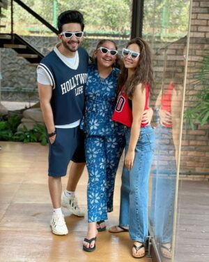 Dheeraj Dhoopar Instagram - Told you not to grow up so fast, you didn’t listen 🤦🏻‍♀️ 
But you grew up into this lovely human being that we can’t complain ❤️🧿 It’s not unknown to you & the world that we love you to bits .. you will always be our baby girl not matter how old & tall you grow !!! Happy birthday @arorasamaira29 ❤️❤️
Now move in with us na please !?!