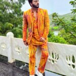 Dheeraj Dhoopar Instagram - Haldi Ready 🐥 Outfit : @bharat_reshma Udaipur - The City of Lakes