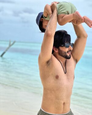 Dheeraj Dhoopar Instagram - When I hold you, life makes sense ♥️

#Zayn