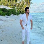 Dheeraj Dhoopar Instagram - White Stallion. 🐎 Villa Park, Maldives