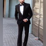 Dheeraj Dhoopar Instagram - Do you believe in love at first sight, or should I walk by again ? Wearing : @bharat_reshma for Rab Se Hai Dua !
