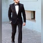 Dheeraj Dhoopar Instagram - Do you believe in love at first sight, or should I walk by again ? Wearing : @bharat_reshma for Rab Se Hai Dua !
