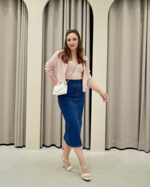 Diana Danielle Instagram - You only regret the photos you didn’t take 😉 OOTD wearing @airspace_mysg & @airspacetaiwan

You guys boleh join Merdeka Sale sekarang - available online dan di physical store!
🛒 Beli 2 untuk 15% OFF untuk semua barang
🛒 Free Shipping kalau beli online
🛒 70% OFF Summer Sale online juga
Beli dengan code <DIANA20> utk diskaun RM20 dengan pembelian min RM150 online shj.
*T&C.
#asxme #AIRSPACEMalaysia