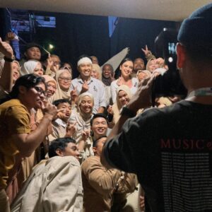 Diana Danielle Instagram - It was Amir’s night, we were all just living in it. ✨ @amirjaharimuzik 
A tribute to a win we were all praying for, Imaginur was such a magical movie and blessings continues with Amir’s AJL win 🥲 dang you literally won bro. I cried happy tears!!

Congratulations Amir, your lyrics are so special and thank you for having us on this journey with you. It was a cosy feeling reuniting with @beto_kusyairy and seeing @_nikamir front row cheering on. One year of Imaginur and we are still celebrating ❤️ @i.am.joelee I love you, congratulations my love 😭😭😭😭😭

And don’t forget to keep talking about 🍉🍉🍉! Not a day without a prayer for our 🍉 kids and family.

Outfit: @melindalooi