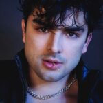 Diego Tinoco Instagram - El cambio duele, pero nada duele tanto como quedarse atrapado en un lugar donde no perteneces 🎭