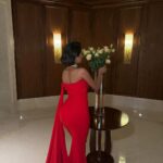 Diipa Khosla Instagram - 48 hours in Abu Dhabi with @cartier 🌹 Are you team dress red or dress black&white Red look: Wearing @hamdaalfahim @anayah_jewellery @aminamuaddiofficial Styled by @tanghavri Hair by @aamirnaveedhair Makeup by @iamgigiiiii Black & white look: Wearing @elisabettafranchi @anayah_jewellery @daccori_ Styled by @tanghavri Louvre, Abu Dhabi