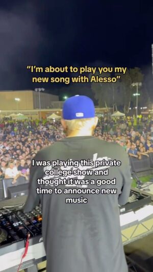 Dillon Francis Instagram - Cant believe the crowd did this completely on their own