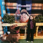 Diogo Melim Instagram - melhor coisa é filha desculpa perfeita pra não ter que justificar meu lado nerd haha seriao amo mesmo os filmes da disney. bbzin curtiu demais e eu tb @mundopixar.oficial valeu. só me lasquei dps pq tava de carro e não deu pra tomar vinho (mas brindei) 🥂 Ao Infinito e Além