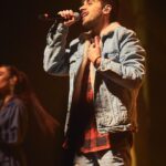 Diogo Melim Instagram - contrariando o clima frio ontem tava quente a parada. q alegria ver vcs sorrindo e cantando, vontade de dar um abraço em cada um pessoalmente. HOJE TEM PORTO ALEGRE mt gente esperou o ano inteiro por esse momento (eu inclusive) mas agora a espera acabou. vemos vcs mais tarde 🔥 Novo Hamburgo - RS