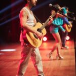 Diogo Melim Instagram - finalzin de tardeee… vibe que nunca decepciona é a dessa rapaziada linda de Goiânia, vcs quebraram tudo mais uma vez. esse fds tem show em Novo Hamburgo, Porto Alegre e SP, vamo? valeu é noix tmj bjoww #TurneQuintal 🌳🚪