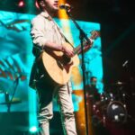 Diogo Melim Instagram - meus maravilhosos de Recife, Natal e Fortaleza, fizeram a gente muito feliz esse fds. vibe máxima estar c vcs. amanhã tem show no Rio e esse mês a caravana da #TurnêQuintal vai passar por várias cidades de RS, GO e SP. VAMOOO 🌳🌳🌳
