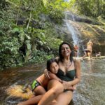 Dira Paes Instagram - Uma das maiores heranças que podemos deixar para nossos filhos, é o respeito, cuidado e amor pela natureza, pelas águas, por cada planta no chão. Sou abençoada com uma família que entende o real significado e importância de valorizar nossas riquezas naturais. Deixem seus filhos pisar no chão, sujar de terra, mergulhar nos rios, banhar nas cachoeiras. Quem se conecta com toda forma de vida, preserva e cuida do futuro. 💚 Floresta da Tijuca