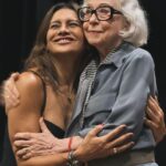 Dira Paes Instagram - Que encontro memorável... Daquelas que o tempo jamais apagará. Eu só agradeço aos deuses do teatro por termos a chance de ver e viver o tempo de Fernanda Montenegro, de sermos testemunhas da sua genialidade e beber na fonte da sua sabedoria. Muito obrigada pelas suas palavras e a sua generosidade. Muito obrigada por nos brindar com seu talento e a oportunidade de te assistir no palco lendo Simone De Beauvoir e muito obrigada por reunir na sua platéia pessoas que nos são tão caras como o nosso mestre @amirhaddadreal, @antoniopitanga, @instadabene, @jandira_feghali, @cissaguimaraes, @liege_monteiro, @luizfernandocoutinho… Viva, Fernanda Montenegro, que segue em cartaz no @teatroprio até 31/03 👏🏾👏🏾👏🏾 📸 @baiao.pablo