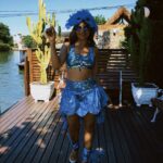 Dira Paes Instagram - Eu sou o Carnaval em cada esquina... Carnaval é o povo, é a rua, é a avenida, é o brilho, o batuque, a família, os amigos, os desconhecidos, é o abacaxi sacando dinheiro, é a sereia retocando a maquiagem, é o ambulante passando com o pesado, é escola evoluindo, é a bateria tocando, são as musas sambando, é a velha guarda, são as novas gerações, é dormir cansada e acordar pra mais. Viva a maior festa popular do mundo! ❤️