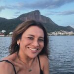 Dira Paes Instagram - Registros de um fim de semana cheio de amor, afeto, risadas e turistando em nossa cidade. Com direito a um final de tarde com um céu incrível, um portal de beleza fazendo uma homenagem a nossa vizinha Minas Gerais 😅 🫶🏾 🖤 Lagoa Rodrigo de Freitas