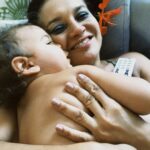 Dira Paes Instagram - Eu sou o Carnaval em cada esquina... Carnaval é o povo, é a rua, é a avenida, é o brilho, o batuque, a família, os amigos, os desconhecidos, é o abacaxi sacando dinheiro, é a sereia retocando a maquiagem, é o ambulante passando com o pesado, é escola evoluindo, é a bateria tocando, são as musas sambando, é a velha guarda, são as novas gerações, é dormir cansada e acordar pra mais. Viva a maior festa popular do mundo! ❤️