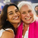 Dira Paes Instagram – Fim de semana de muita arte e amor. Show imperdível da amada @fafadbelem que está em turnê com “A Filha do Brasil”, e a peça irretocável da mana @silviabuarque e @guida_vianna, “A Menina Escorrendo dos Olhos da Mãe”, que está lotando no @teatropoeira. 

Que sorte a nossa poder celebrar e aplaudir artistas tão especiais que contribuem tanto com seus talentos para entendermos melhor da vida e das nossas emoções, seja na música, seja no teatro. Bravos 👏🏽👏🏽👏🏽👏🏽