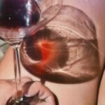 Dira Paes Instagram - Me conte algo que aconteceu essa semana que merece um brinde! A nós 🍷💜