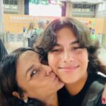 Dira Paes Instagram - A gente cria filho pro mundo e me orgulha muito ver o Inácio seguindo em frente e desbravando novas histórias, culturas, línguas. É um privilégio podermos proporcionar essa vivência que não tive com sua idade. A saudade aqui já aperta, mas a felicidade e confiança me tranquilizam. Aproveite tudo que essa experiência pode te oferecer, meu menino.