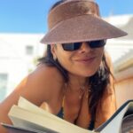 Dira Paes Instagram - Exercitando a mente e o corpo. Tudo ao mesmo tempo agora 📖🙆🏽