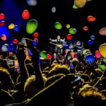 Dira Paes Instagram - Foi uma noite para lá de especial. @paulmccartney é um maestro regendo um Maracanã inteiro, que ao som afinado da plateia, fez subir esse colorido de balões e @baiao.pablo conseguiu fazer essa fotaça 🎈
