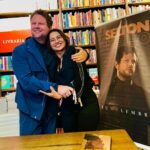Dira Paes Instagram - Ontem foi o lançamento do livro do @seltonmello, “Eu me lembro”, parte da comemoração aos seus 40 anos de carreira e eu tive a honra de ser uma dos 40 convidados a “ajudarem” com perguntas para que Selton revisitasse a sua própria história. Te amamos e te admiramos demais, “Seu Zé Tomé” 💚💚💚 Começando a ler em 3, 2, 1…