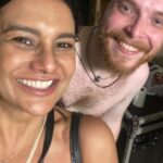 Dira Paes Instagram - Ontem fui na belíssima Escola de Música da UFRJ para assistir o show e ao mesmo tempo TCC do meu afilhado Lourenço Buarque, foi simplesmente incrível assistir desde o nascimento desse ruivo lindo, até a formação de um maestro que passou com louvor e nota 10. Que talento, que potência musical, além dos músicos da sua banda @bandaapoema , Lourenço reuniu também, músicos preciosos para nos brindar com um show para abrilhantar qualquer festival de música do mundo. Quero parabenizar aos meus compadres @lubuarque2000 e @miltonbiasi pelo filhão e por essa família que é na verdade uma trupe de artistas junto com @tomas_buarque . Agora para ouvir essa sonzeira da mais alta qualidade, contratem o nosso mais novo maestro. Parabéns @lourencobuarqueb !!! Vc é brilhante !!!♥️♥️♥️