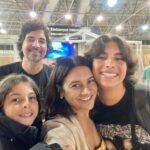 Dira Paes Instagram - A gente cria filho pro mundo e me orgulha muito ver o Inácio seguindo em frente e desbravando novas histórias, culturas, línguas. É um privilégio podermos proporcionar essa vivência que não tive com sua idade. A saudade aqui já aperta, mas a felicidade e confiança me tranquilizam. Aproveite tudo que essa experiência pode te oferecer, meu menino.