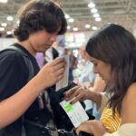 Dira Paes Instagram - A gente cria filho pro mundo e me orgulha muito ver o Inácio seguindo em frente e desbravando novas histórias, culturas, línguas. É um privilégio podermos proporcionar essa vivência que não tive com sua idade. A saudade aqui já aperta, mas a felicidade e confiança me tranquilizam. Aproveite tudo que essa experiência pode te oferecer, meu menino.