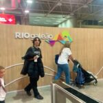 Dira Paes Instagram - A gente cria filho pro mundo e me orgulha muito ver o Inácio seguindo em frente e desbravando novas histórias, culturas, línguas. É um privilégio podermos proporcionar essa vivência que não tive com sua idade. A saudade aqui já aperta, mas a felicidade e confiança me tranquilizam. Aproveite tudo que essa experiência pode te oferecer, meu menino.