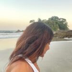 Dira Paes Instagram - Desacelerar, contemplar, deixar o pé mergulhado na água, sentir o vento e o tempo passar. Na melhor companhia. ❤️