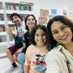 Dira Paes Instagram - Nossos programas preferidos envolvem arte, educação e família. Tão bom estar junto, participando da vida escolar dos meus filhos e percebendo os homens incríveis que estão se tornando, com informação e inclusão. ❤️