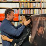 Dira Paes Instagram - Ontem foi o lançamento do livro do @seltonmello, “Eu me lembro”, parte da comemoração aos seus 40 anos de carreira e eu tive a honra de ser uma dos 40 convidados a “ajudarem” com perguntas para que Selton revisitasse a sua própria história. Te amamos e te admiramos demais, “Seu Zé Tomé” 💚💚💚 Começando a ler em 3, 2, 1…