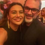 Dira Paes Instagram - Celebração no coquetel oferecido pelo @globoplay no @iemmys. Uma noite pra comemorar o audiovisual mundial e com muita felicidade, mais um ano de vida do @villamarimluiz e @tocaprado, parabéns queridos!!! ♥️🎈