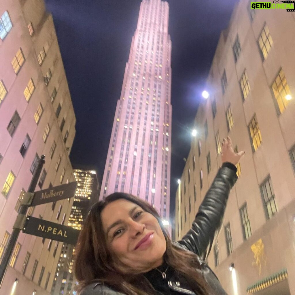 Dira Paes Instagram - New York, New York 🎶🎼 Sozinha pelas ruas, olhando o mundo do lado de cá!!! Manhattan, New York