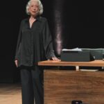 Dira Paes Instagram - Que encontro memorável... Daquelas que o tempo jamais apagará. Eu só agradeço aos deuses do teatro por termos a chance de ver e viver o tempo de Fernanda Montenegro, de sermos testemunhas da sua genialidade e beber na fonte da sua sabedoria. Muito obrigada pelas suas palavras e a sua generosidade. Muito obrigada por nos brindar com seu talento e a oportunidade de te assistir no palco lendo Simone De Beauvoir e muito obrigada por reunir na sua platéia pessoas que nos são tão caras como o nosso mestre @amirhaddadreal, @antoniopitanga, @instadabene, @jandira_feghali, @cissaguimaraes, @liege_monteiro, @luizfernandocoutinho… Viva, Fernanda Montenegro, que segue em cartaz no @teatroprio até 31/03 👏🏾👏🏾👏🏾 📸 @baiao.pablo