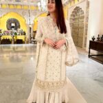Disha Parmar Instagram - Chaand aa gaya 🌙 . . Outfit by @ri_ritukumar Jewellery @shillpapuriidesignerjewellery Styled @shrushti_216