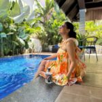 Divya Agarwal Instagram - Enjoying some poolside bliss🧡 Anyone who’s been to my home knows how many different kinds of gin there are in my bar- a lot of that is thanks to Apurva. This time, I took back a special gin from Goa for HIM to try. I was curious the second I heard the name- @terrysentme 🍹 As expected, this delicious gin has become a treasured part of our collection. Must try, highly recommended! Wearing - @mandirawirkhq Location - @viostays