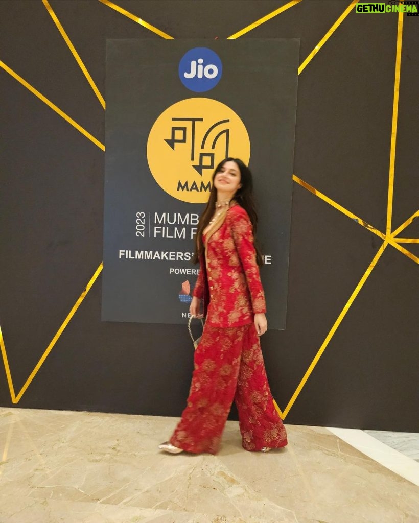 Divya Khosla Kumar Instagram - Bin taaro ke woh baatein bologe kisse more Piya ❣️ #jiomamimumbaifilmfestival2023 #MumbaiFilmFestival2023 #divyakhoslakumar