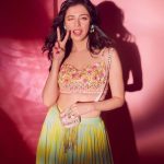 Divya Khosla Kumar Instagram - YAARIYAN 2 ✌🏻 : Laadli aapko milne ke liye excited hai 💃🏻 20 October book karlooooooo