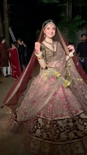 Divya Khosla Kumar Instagram - Kab se main baithi hu #SaureGhar jane ko, bas mujhko tumhare jiju ki wait haiiiiiiiiiiii...
#Yaariyan2 #fromsets🎬 #Divyakhoslakumar